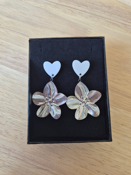 Coeur blanc fleur argenté